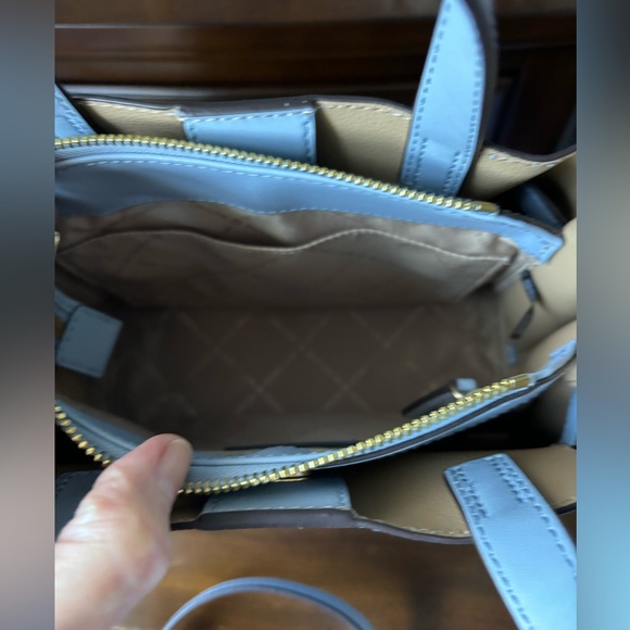 NWT!! Michael Kors Emilia Small Crossbody Satchel. - Picture 4 of 10